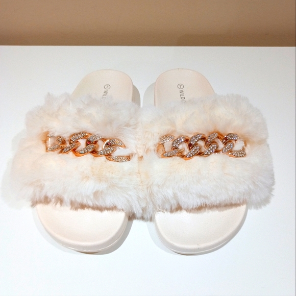 Like New 🌷 Wild Diva Women's White Faux Fur Flat Slides - Picture 10 of 16
